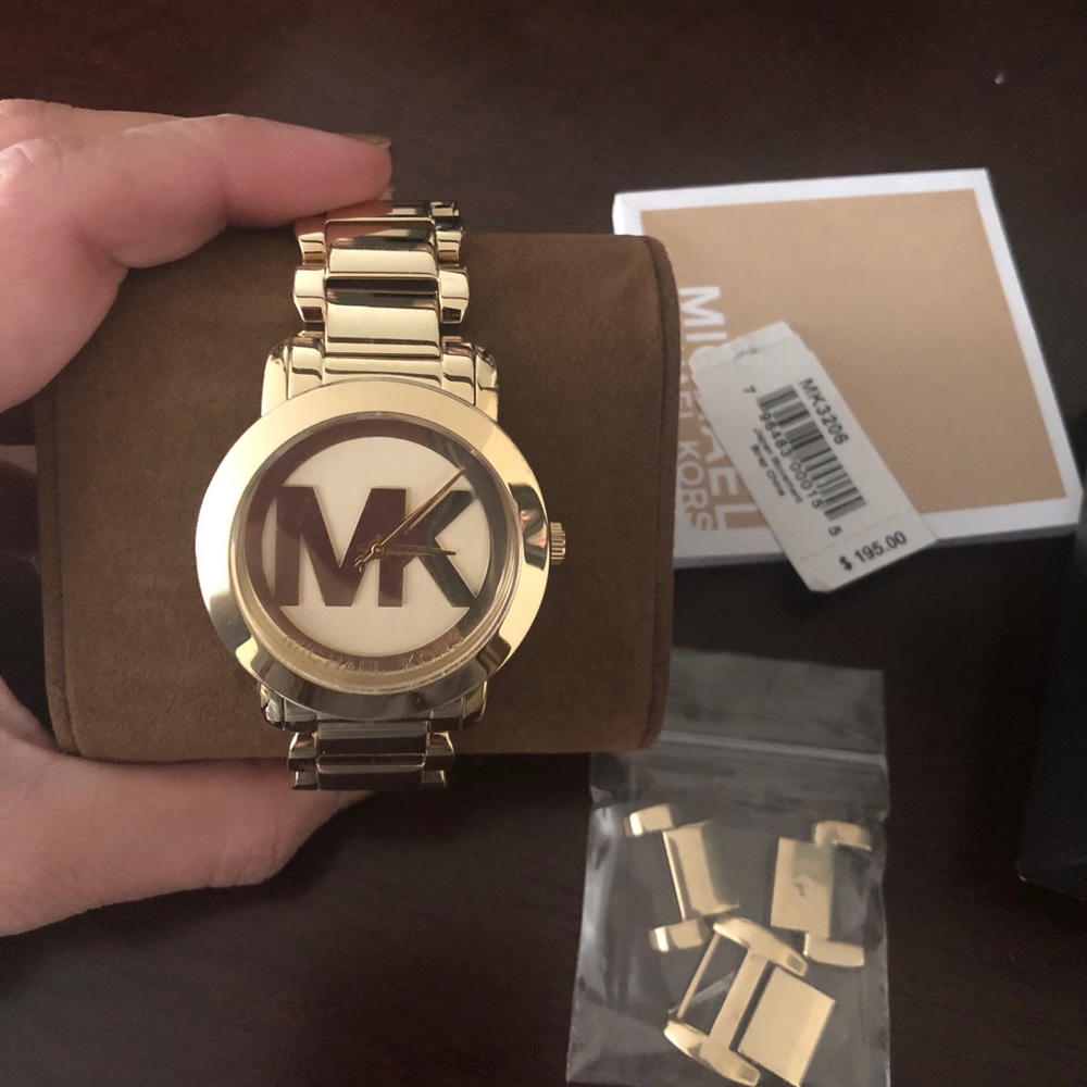 Micheal kors gold watch - Picture 1 of 4